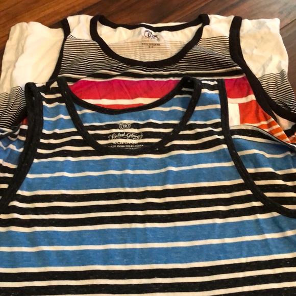 Lot Men’s Small Tank Tops - Picture 4 of 5